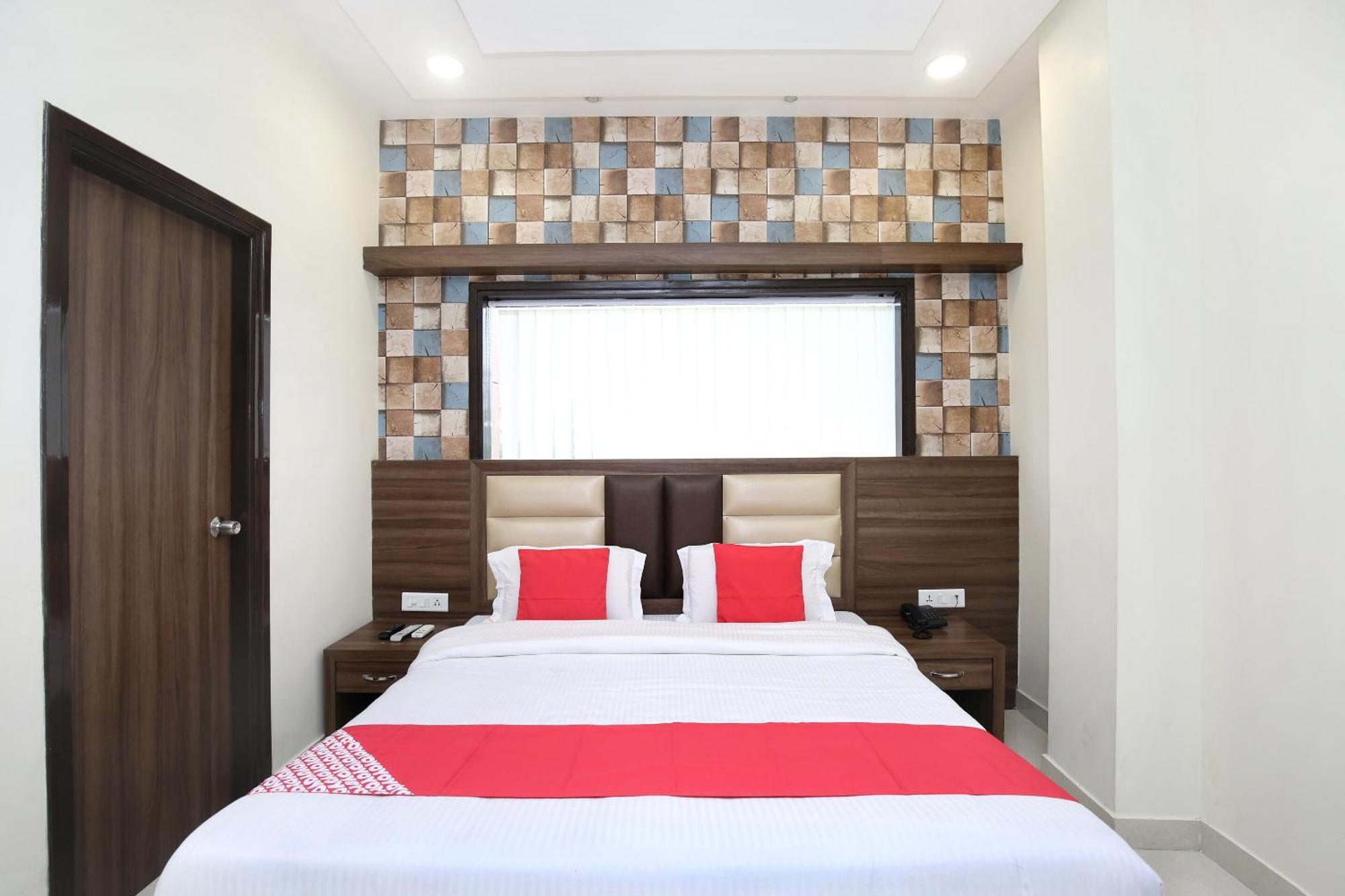 Oyo 17307 Hotel Kings อัมริตสา ภายนอก รูปภาพ