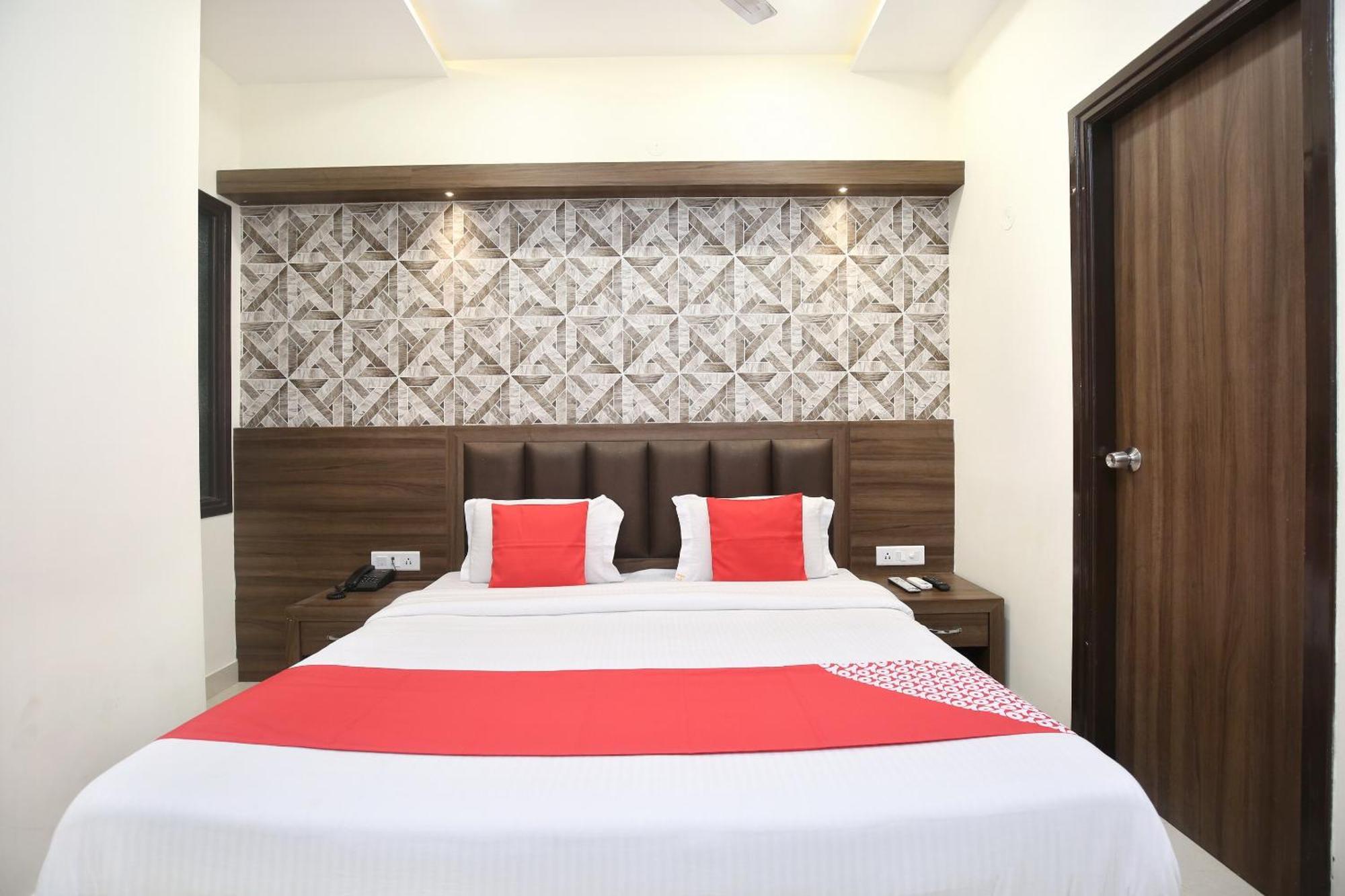 Oyo 17307 Hotel Kings อัมริตสา ภายนอก รูปภาพ
